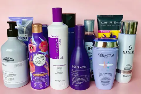 Silbershampoo-Sammlung für blondes & graues Haar. Zeigt Produkte von L'Oréal, Fanola, Kérastase & mehr. Ideal für den Anti-Gelbstich-Effekt.