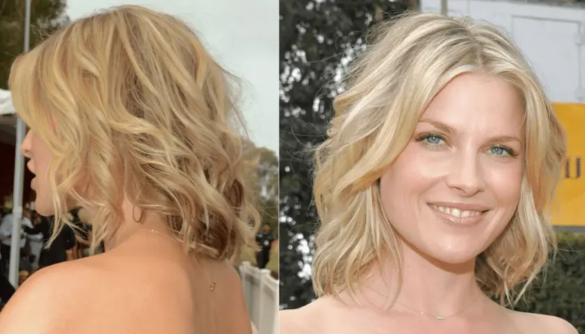 Blonde, well-gestylte frisuren mittellanges haar mit leichten Wellen. Ein Lächeln und blaue Augen auf der rechten Seite.