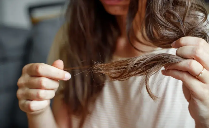 Warum Haare schnell fetten - Die Wahrheit über deine Routine