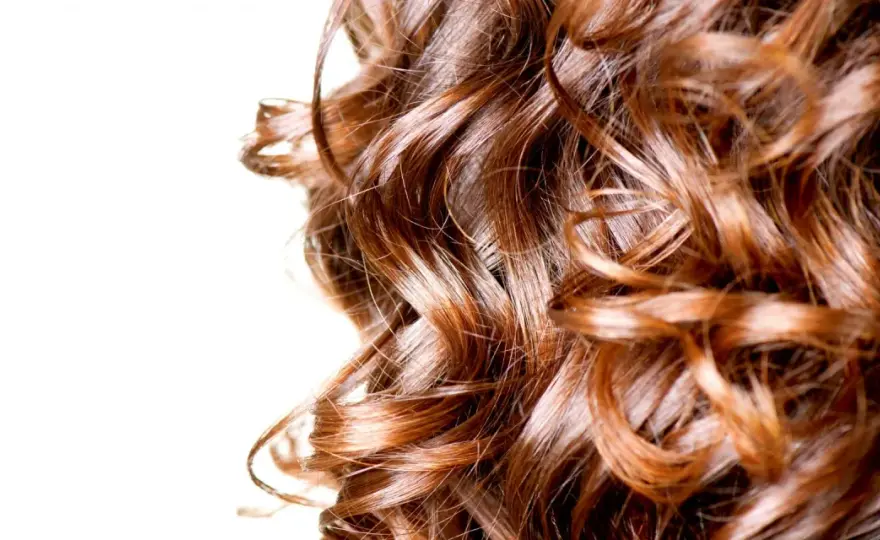 Locken richtig pflegen - Nie wieder Frizz! Dein Guide