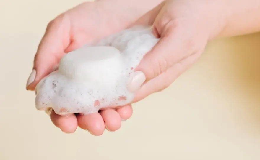 Festes Shampoo richtig anwenden - So geht's wirklich