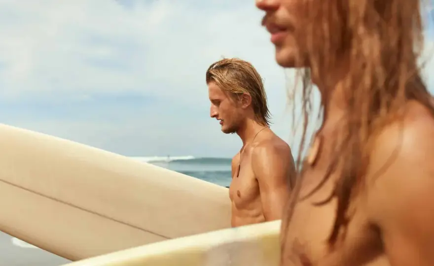 Dein perfekter Surfer-Look - Schnitt, Styling & Pflege