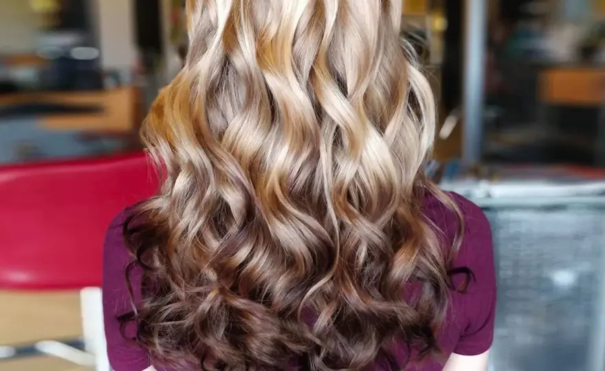 Blond zu hell? Reverse Balayage - So wird's weicher!