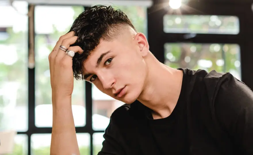 Moderner kurzer Mullet - Dein Guide für Styling & Pflege