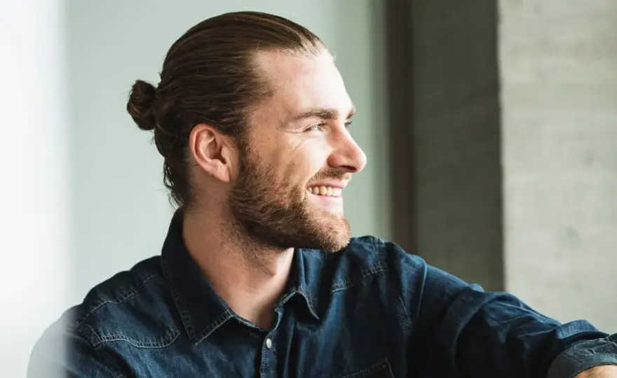 Man Bun - So trägst du ihn elegant & hält er perfekt