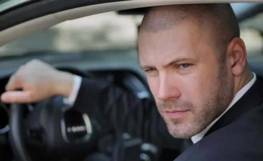 Buzz Cut Mid Fade - So gelingt der perfekte Herrenschnitt