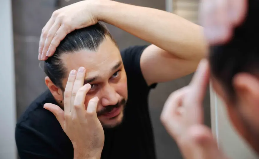 Aminexil oder Minoxidil? Was bei Haarausfall besser belegt ist