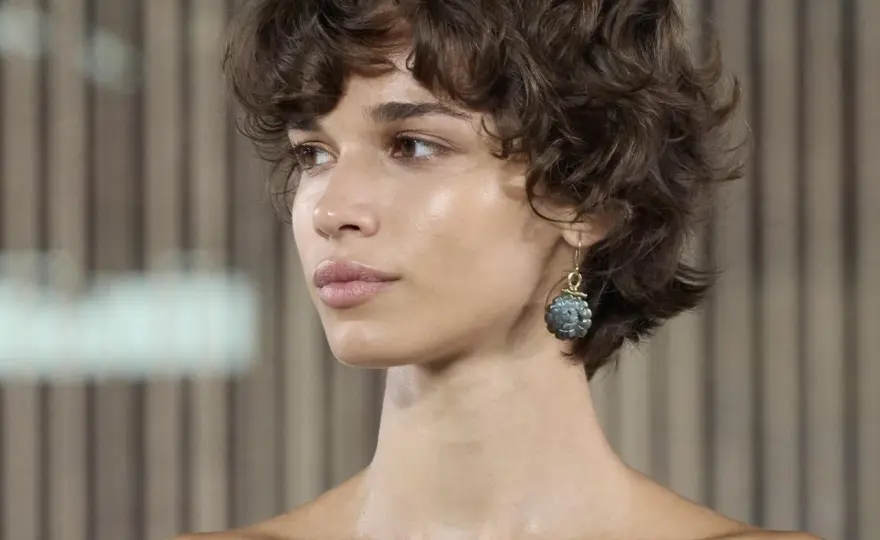 Locken bei kurzen Haaren - So gelingt Pixie & Bob perfekt