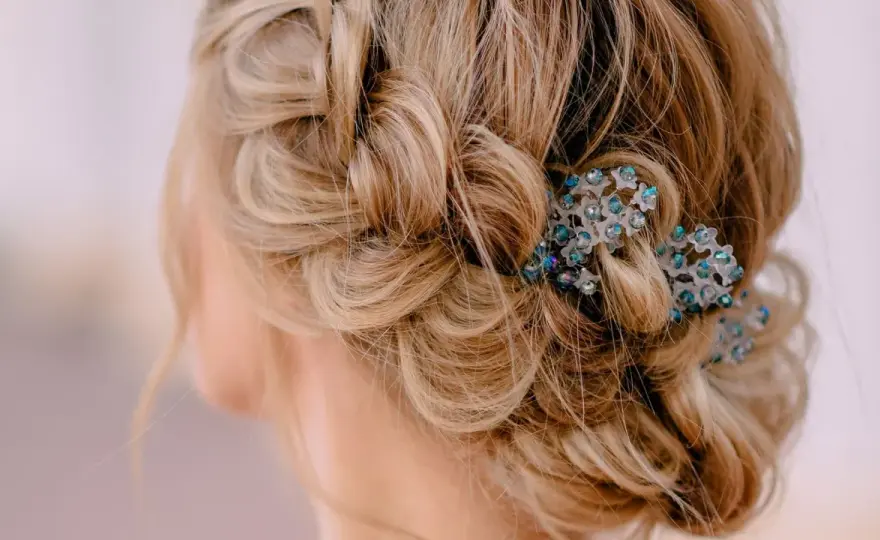 Einfache Hochsteckfrisuren - 4 Looks, die wirklich sitzen