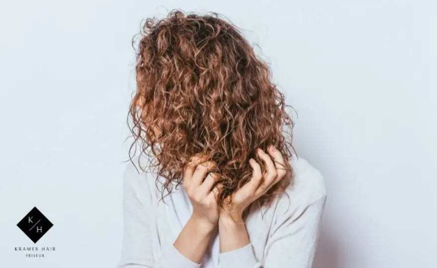 Dauerwelle für Frauen - natürliche Wellen, Kosten und Pflege