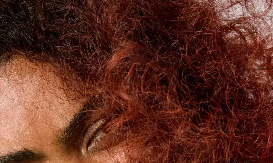 Krauses Haar pflegen - Schluss mit Frizz & Trockenheit