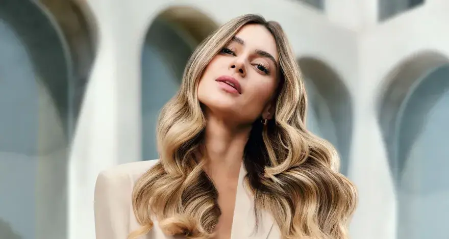 Haar flach? Lowlights geben Tiefe & Volumen!