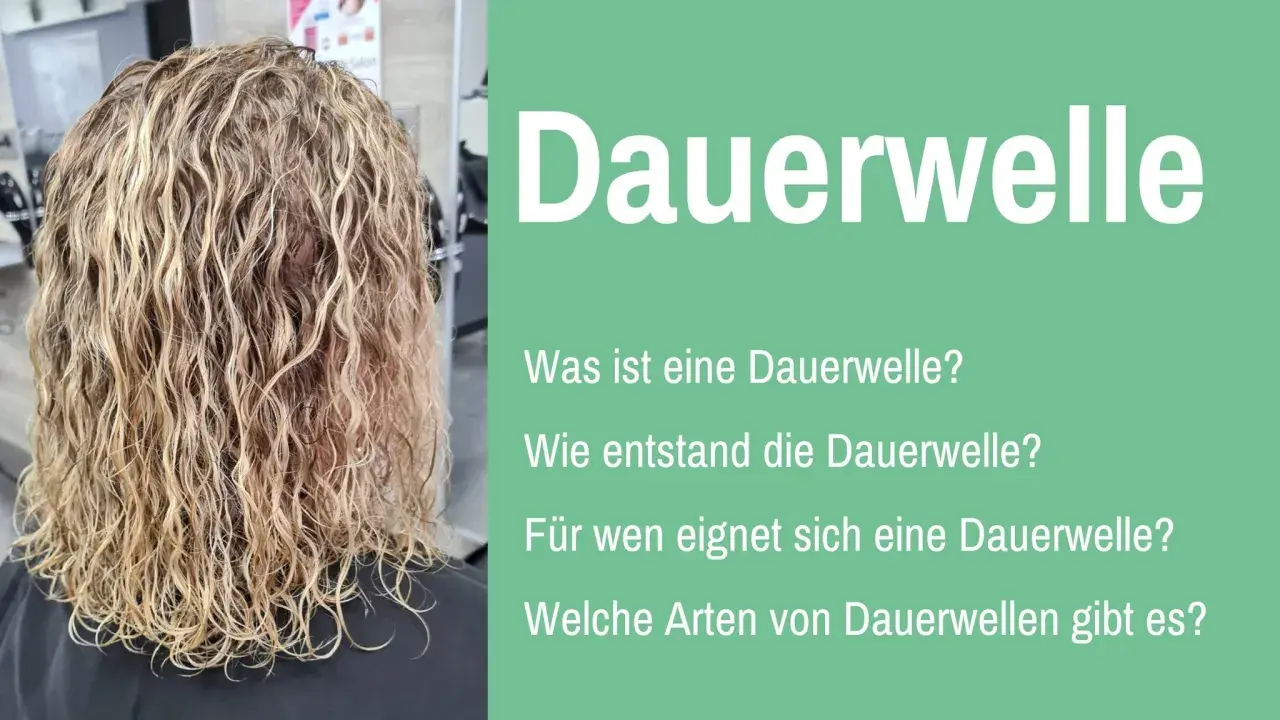Rückansicht einer Frau mit einer voluminösen Dauerwelle nach 3 Monaten. Die Wellen sind gut definiert und verleihen dem Haar Textur.