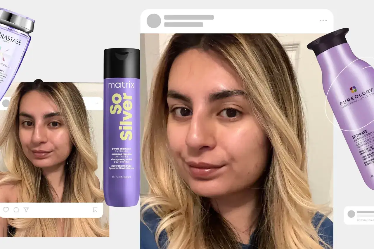Frau mit hellblonden Haaren l&auml;chelt, umgeben von lila Shampooflaschen, die f&uuml;r blondes Haar gedacht sind.